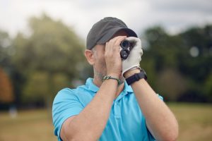 golfer using macwheel golf rangefinder